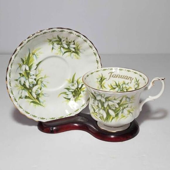 Royal Albert January Teacup and Saucer Snowdrops - Picture 1 of 8
